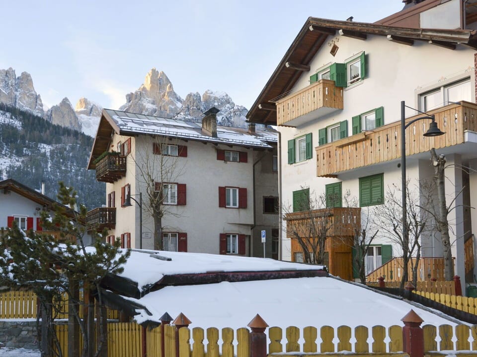 Building, Sky, Property, Snow, Window, Mountain, House, Neighbourhood, Cloud, Freezing