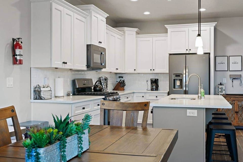 Another view of our beautiful KITCHEN!  Water and ice on the fridge (filtered), as well as TWO kitchen garbages (look left) as we know how much garbage a vacation has!  ENJOY.