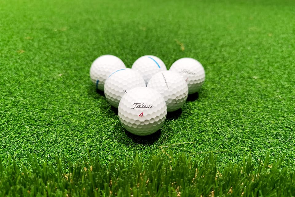 Indoor golf driving range