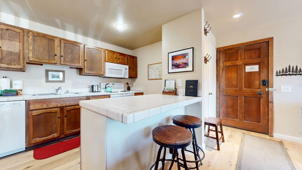 Condo, 1 Bedroom | Private kitchen | Fridge, microwave, dishwasher, coffee/tea maker