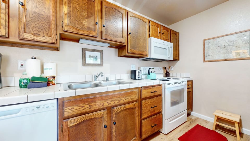 Condo, 1 Bedroom | Private kitchen | Fridge, microwave, dishwasher, coffee/tea maker