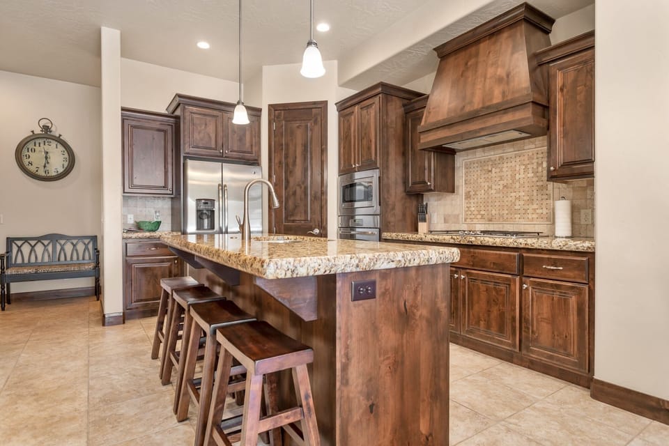 Townhome, 3 Bedrooms | Private kitchen | Fridge, oven, coffee/tea maker, toaster