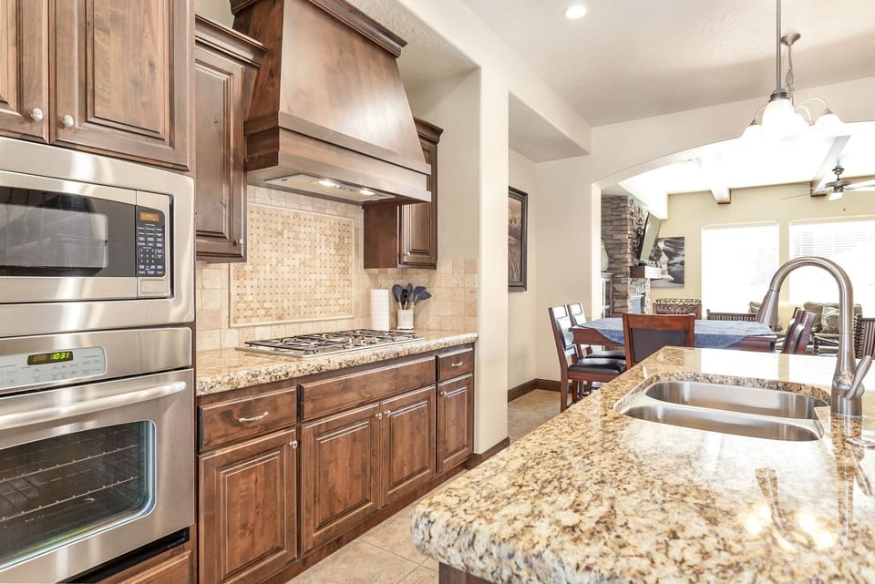 Townhome, 3 Bedrooms | Private kitchen | Fridge, oven, coffee/tea maker, toaster