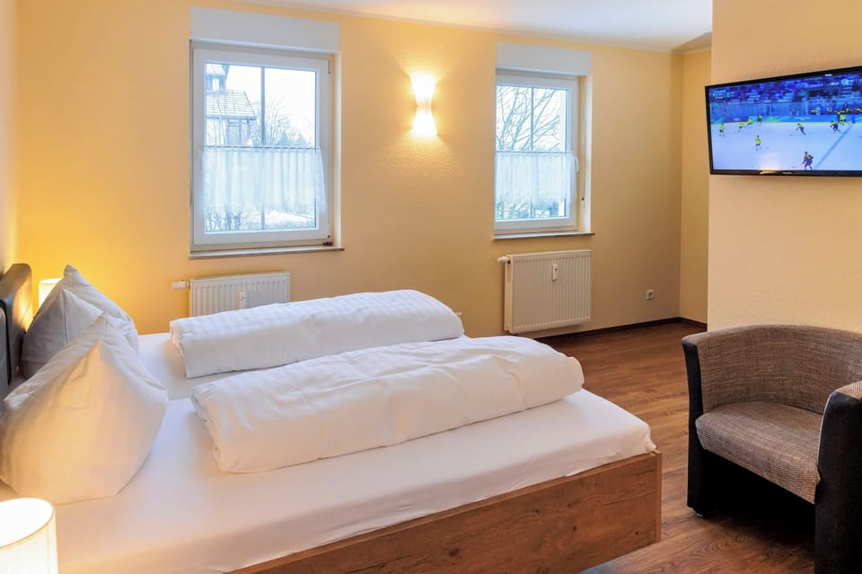 Double Room (incl. city tax 2 EUR) | Soundproofing, free WiFi, bed sheets