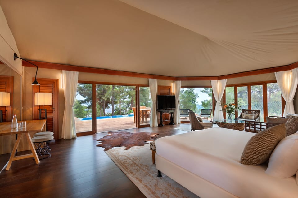African Lodge | Minibar, in-room safe, individually furnished, desk