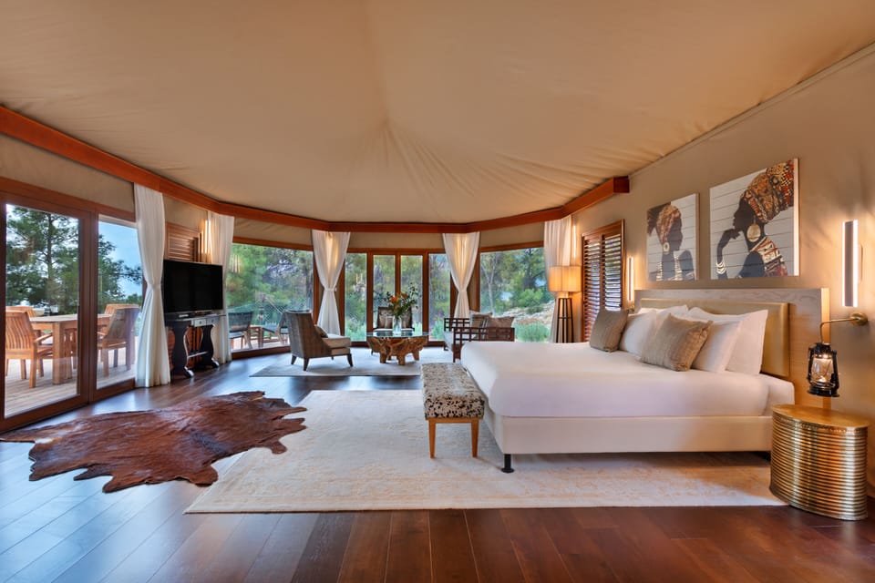 African Lodge | Minibar, in-room safe, individually furnished, desk