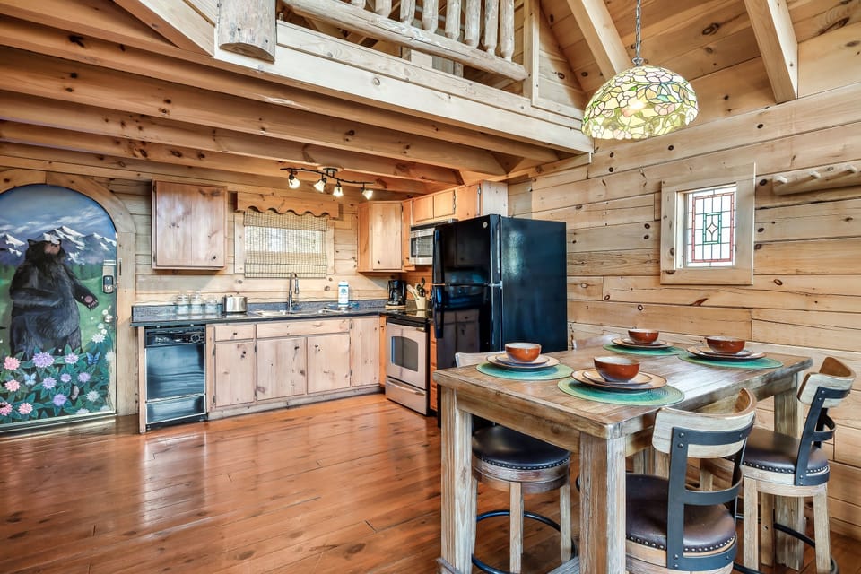 Enjoy Unique Craftsmanship and Full Use of a Peaceful Cabin!