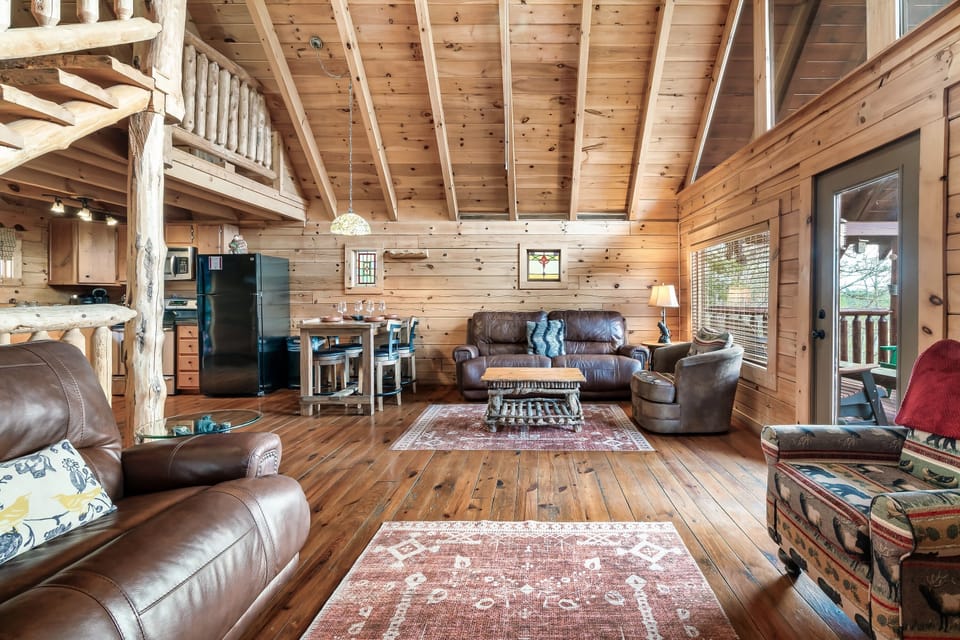 Enjoy dining and lounging in this beautiful and open space!
