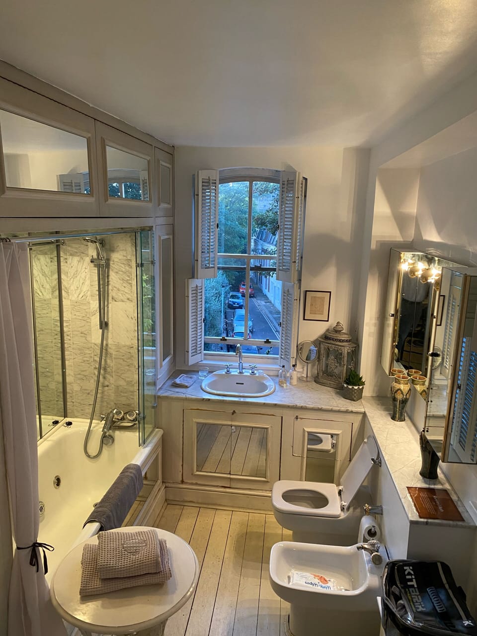 Master bedroom on suite bath room