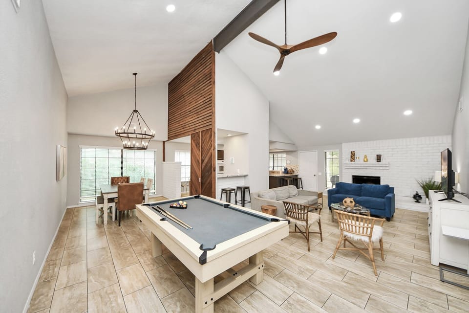 Spacious living room. Seating for 8, Dining for 10, Pool Table & Smart TV.