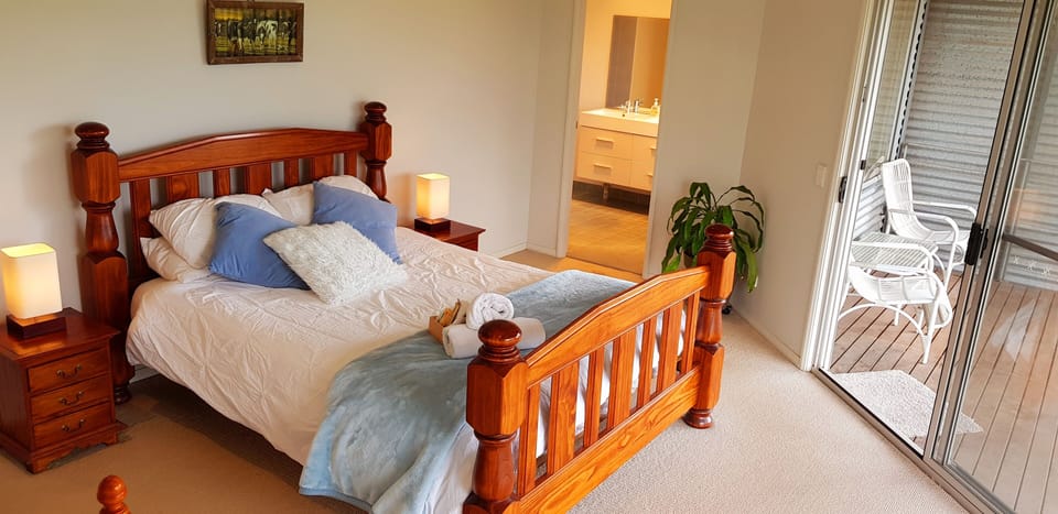 Upstairs queen room with walk in robe, full ensuite and private balcony..