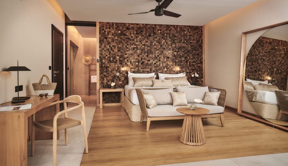  POOL LODGE | Premium bedding, minibar, in-room safe, individually decorated