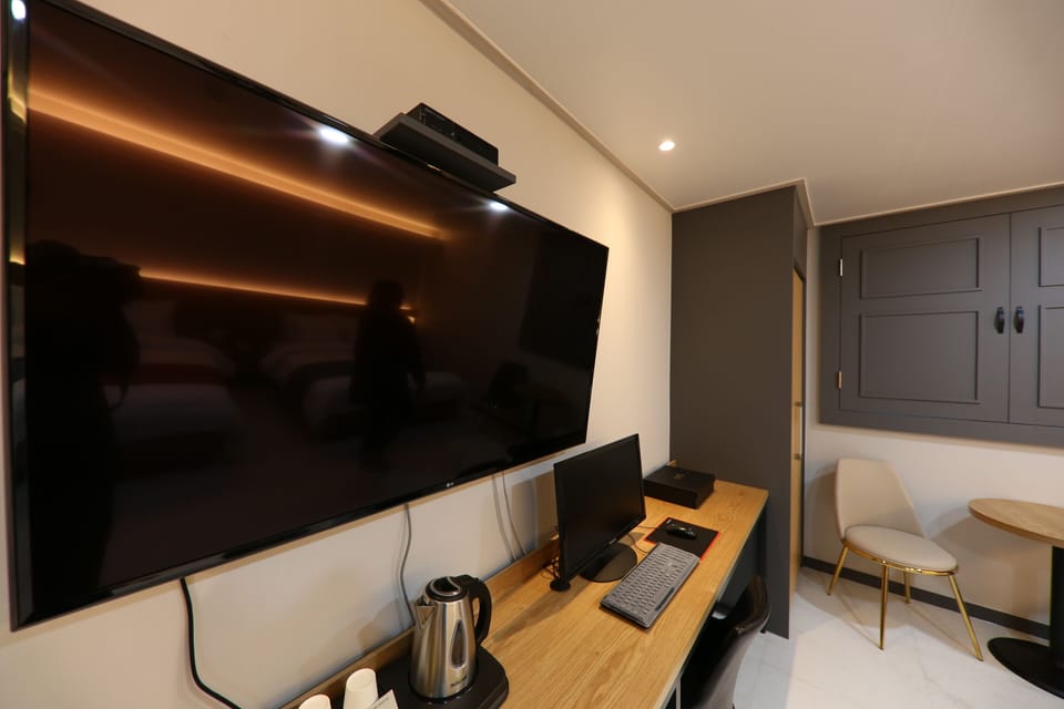 Deluxe Twin Room, Jetted Tub | Room amenity