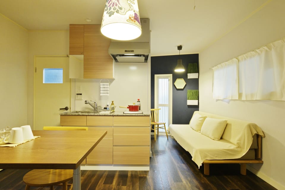 Private Vacation Home | Living area | 32-inch flat-screen TV with digital channels, TV