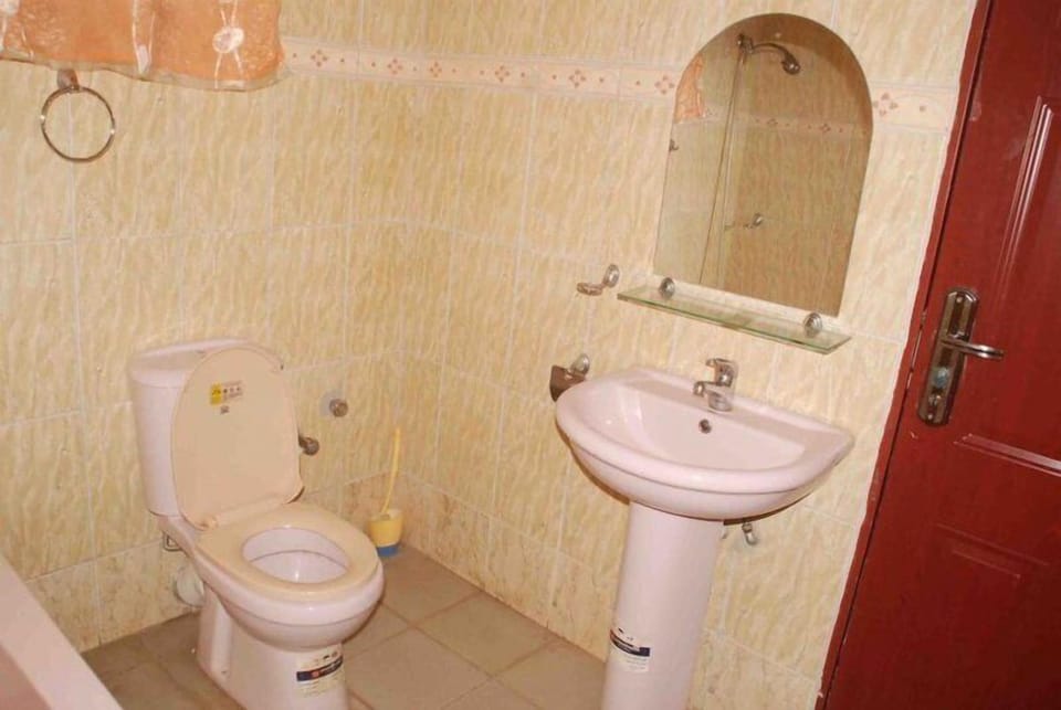 Double Room | Bathroom | Shower, free toiletries, towels, soap