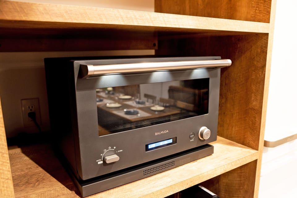 Apartment, 3 Bedrooms | Microwave