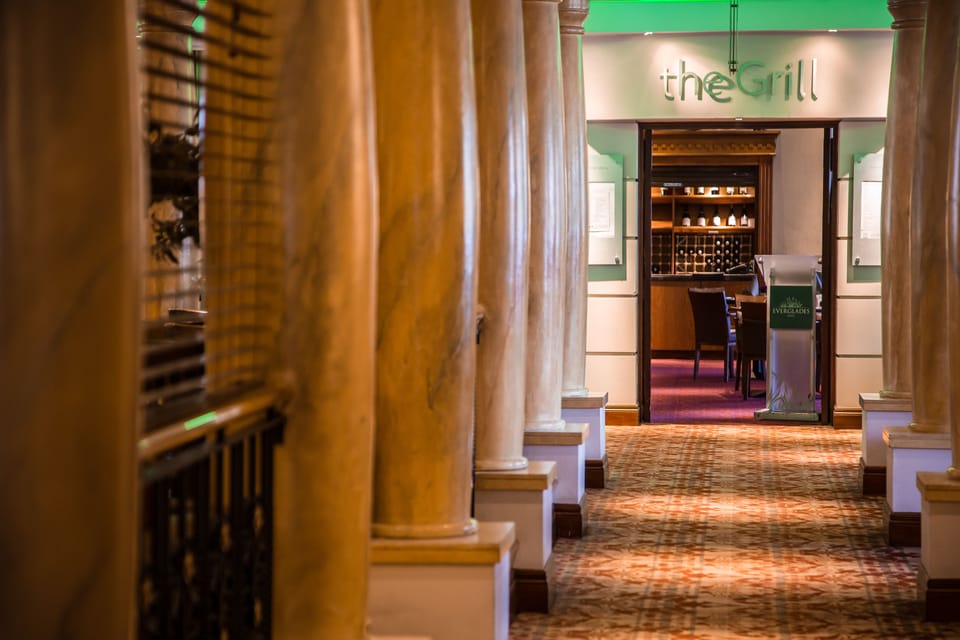 2 restaurants, breakfast served