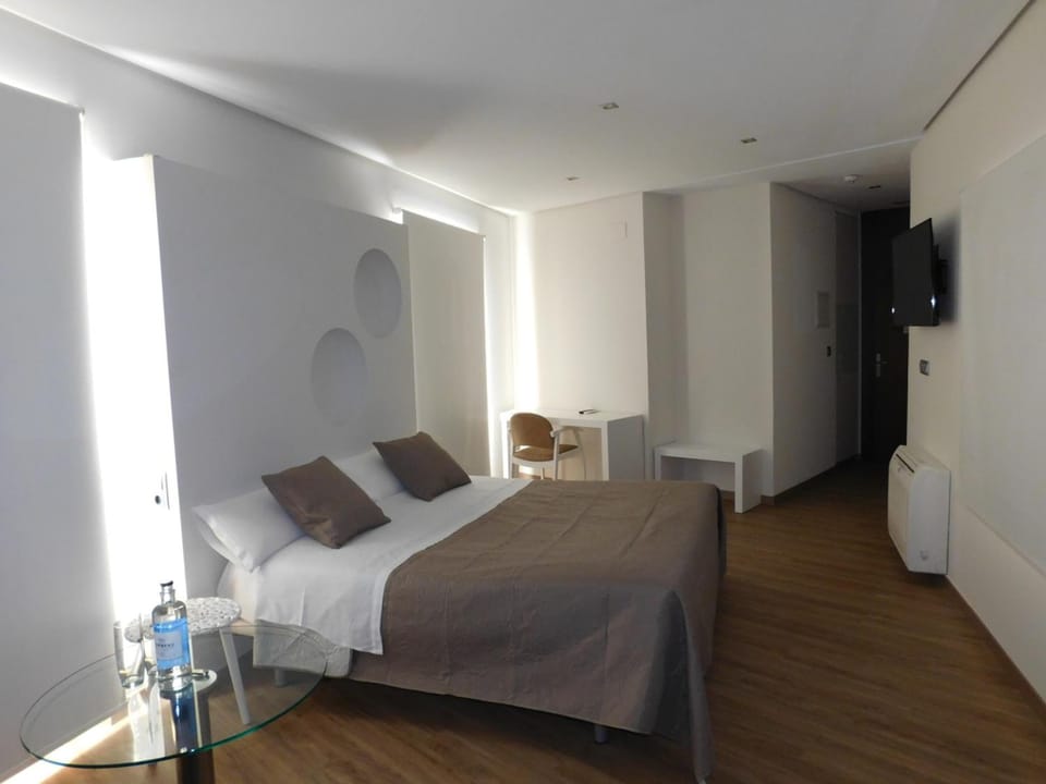 Junior Suite | Minibar, desk, blackout drapes, WiFi (free)