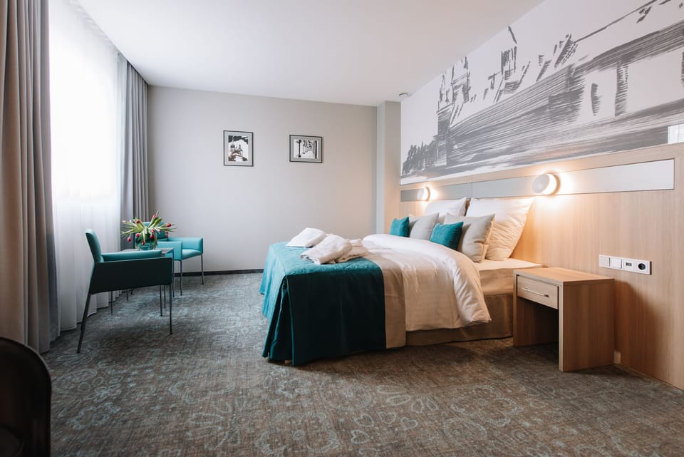 Family Room | Minibar, in-room safe, desk, laptop workspace