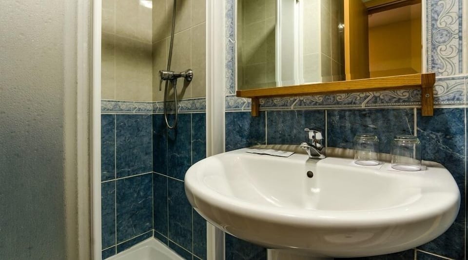 Room (5 people) | Bathroom | Hair dryer