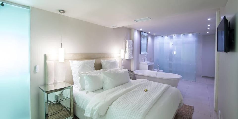 Luxury House | 4 bedrooms, premium bedding, in-room safe, iron/ironing board