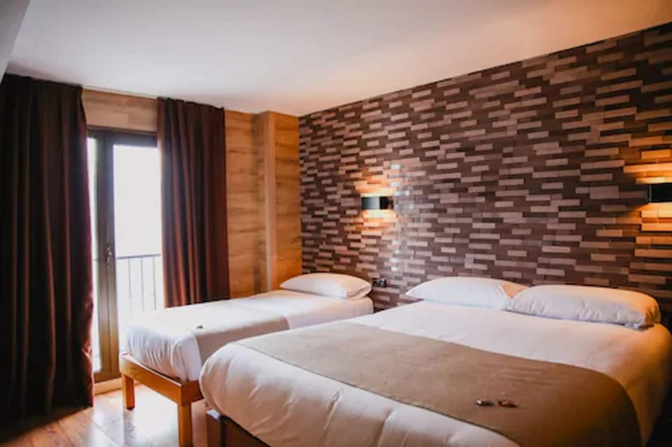 Triple Room | Desk, laptop workspace, free WiFi, wheelchair access