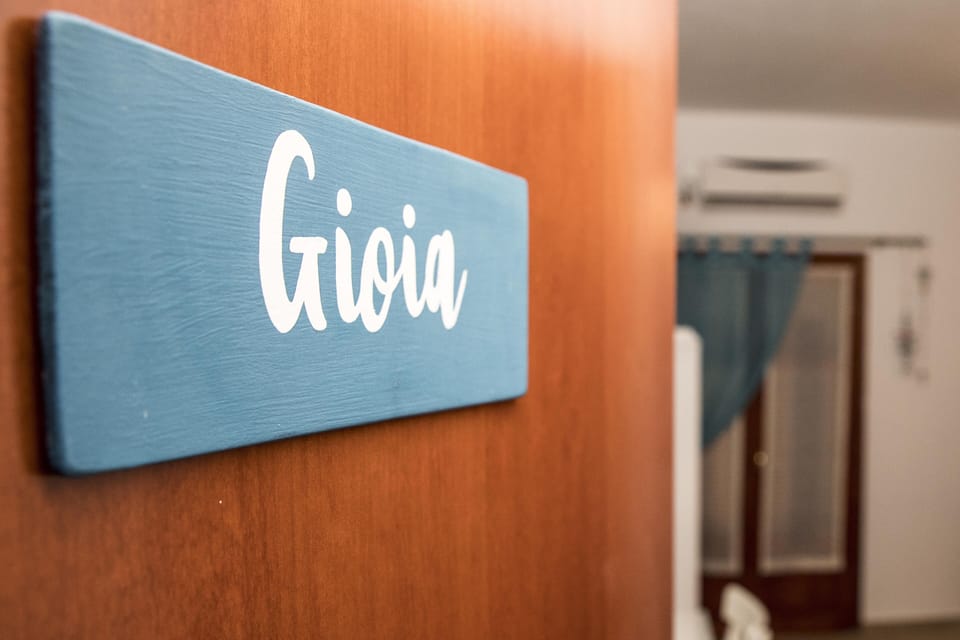 Room (Gioia) | Individually decorated, individually furnished, iron/ironing board