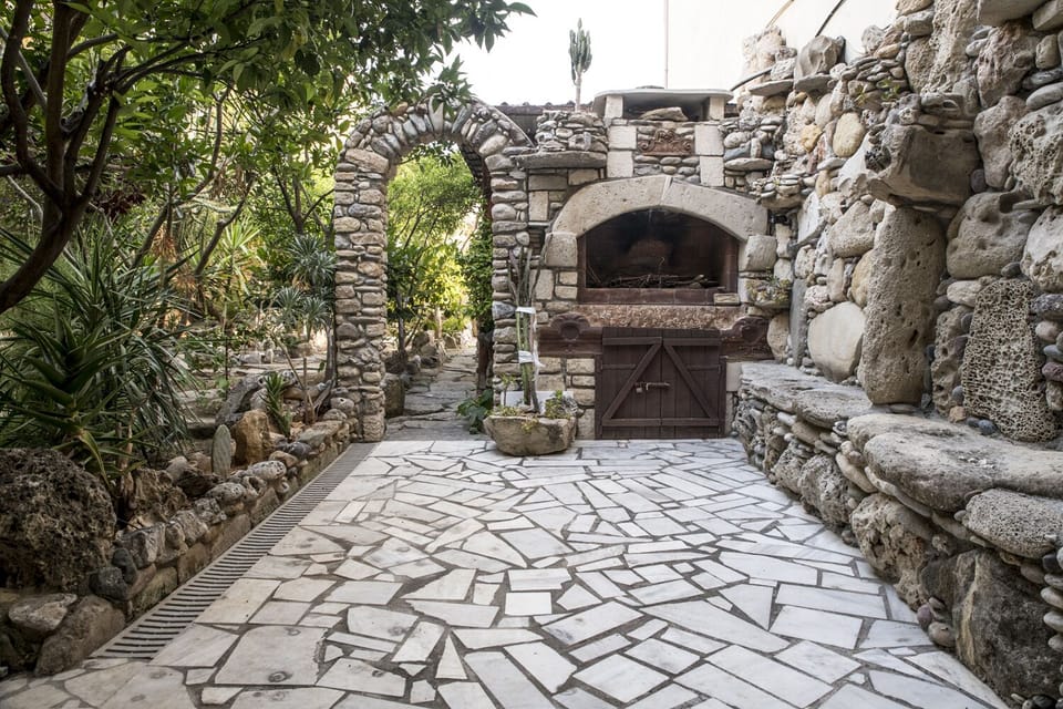 Family Apartment (Armonia) | Individually decorated, individually furnished, iron/ironing board