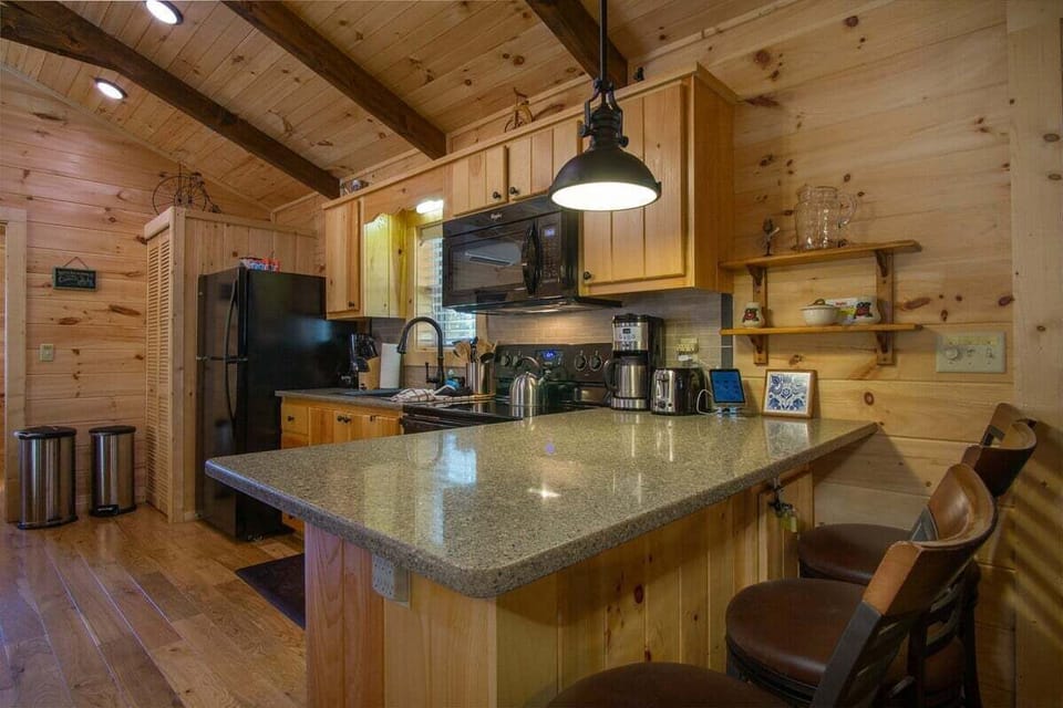 Kitchen, breakfast bar