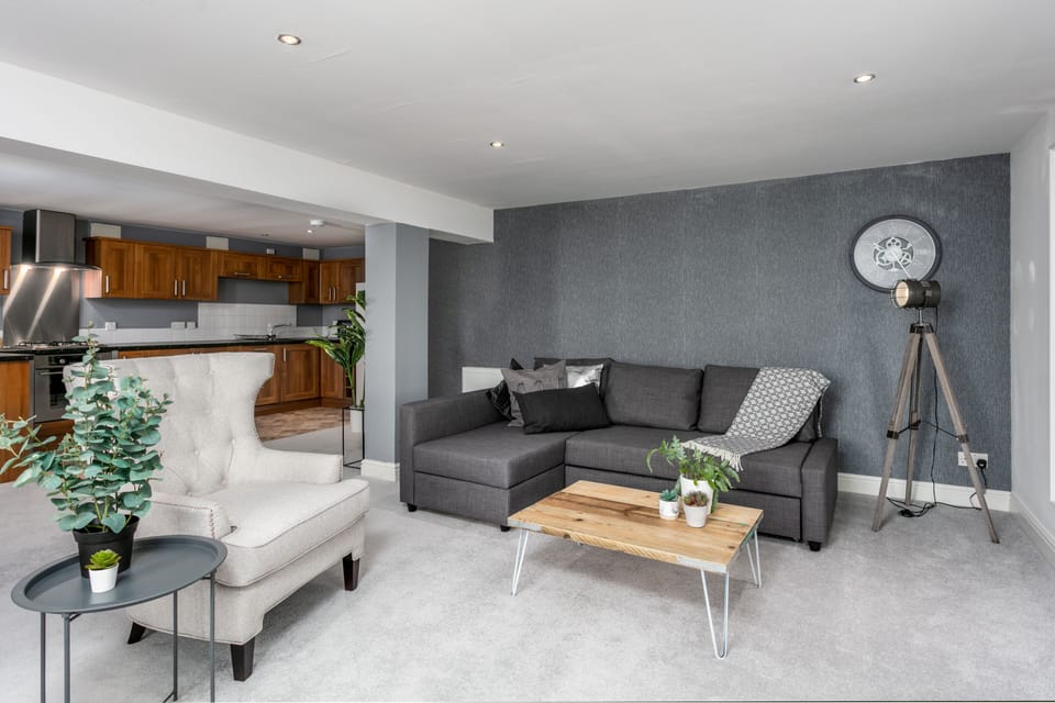 Classic Apartment, 2 Bedrooms, Non Smoking | Living area | 22-inch Smart TV with satellite channels, TV, Netflix