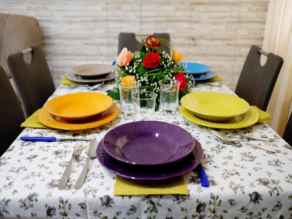 Apartment, 2 Bedrooms | In-room dining