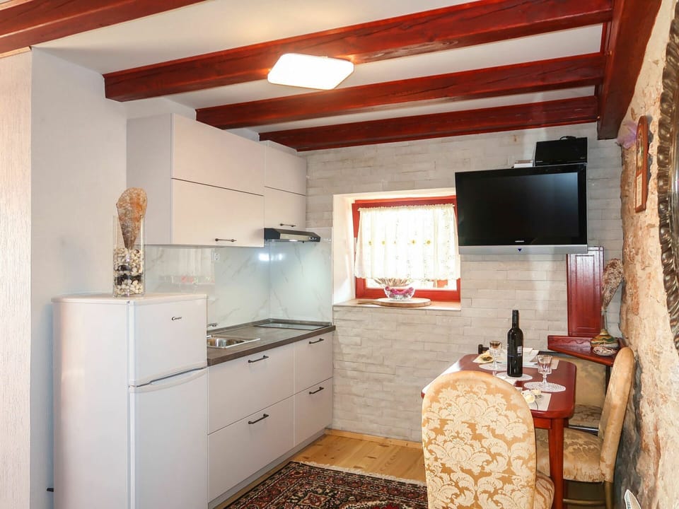Cabinetry, Property, Countertop, Furniture, Building, Wood, Kitchen, Drawer, Interior Design, Floor