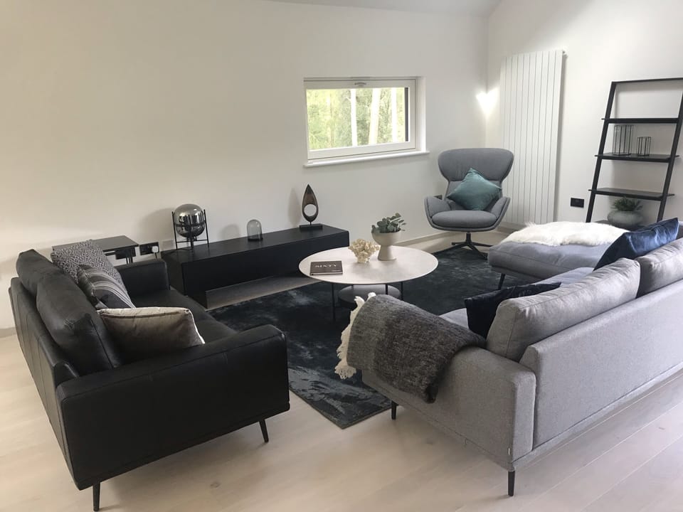 Chalet | Living room | 30-inch TV with satellite channels, fireplace