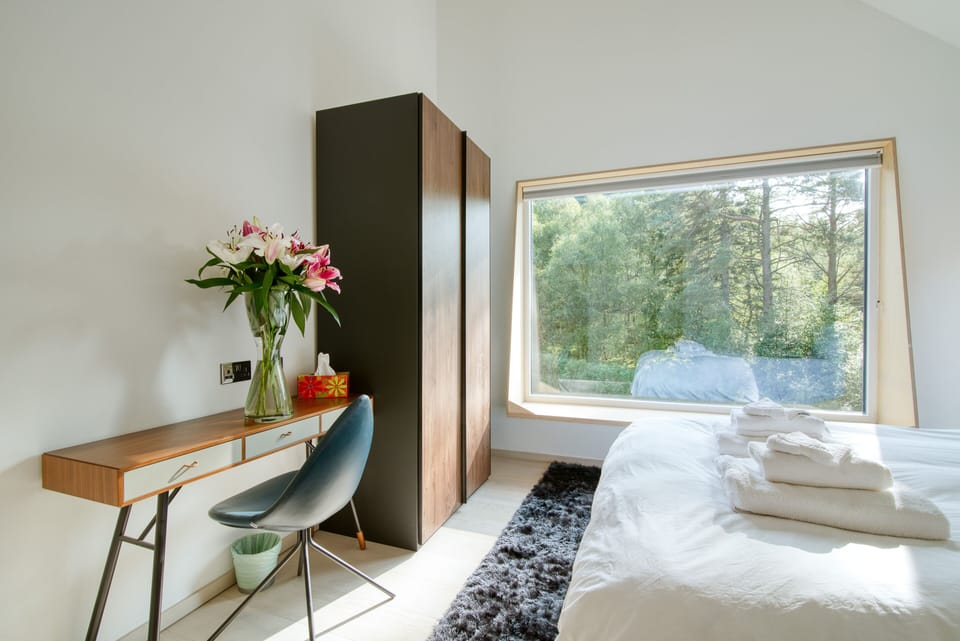 An Caisteal Lodge With Cascading Waterfall View Chalet in Scotland