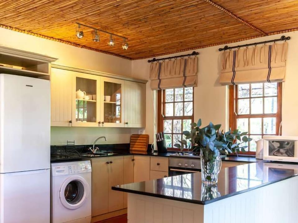 Luxury Cottage, 2 Bedrooms | Private kitchen | Full-size fridge, microwave, oven, stovetop