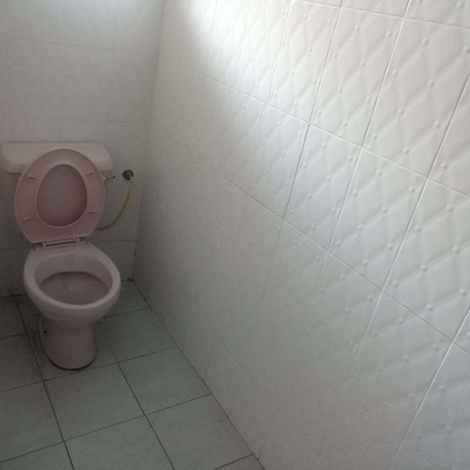Shower, free toiletries, slippers, towels
