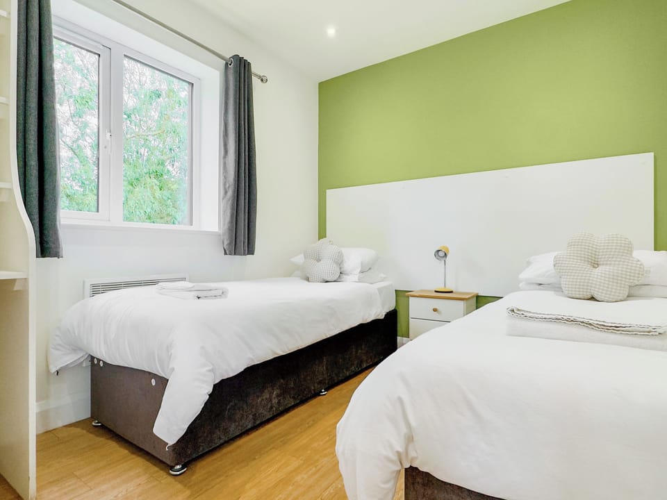 Twin bedroom | Badger Lodge - Rookery Waters, Pidley, near Huntingdon