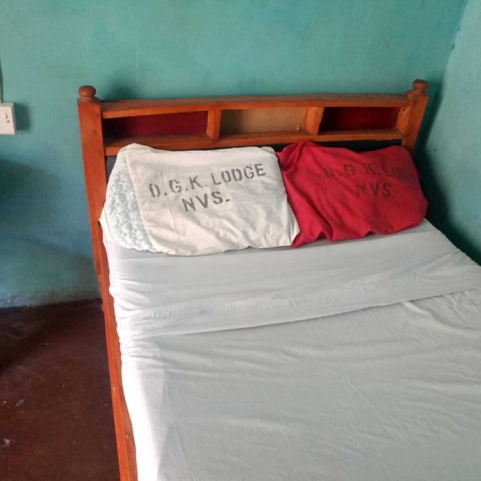 Single Room | Desk, iron/ironing board, free WiFi, bed sheets