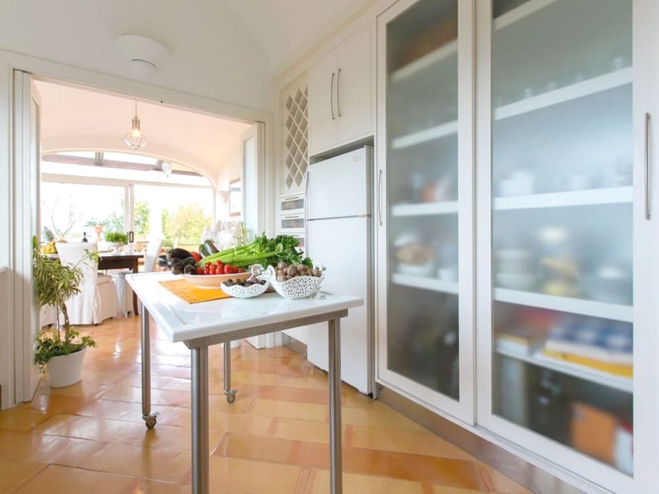 Villa, 3 Bedrooms | Private kitchen | Full-size fridge, microwave, oven, stovetop