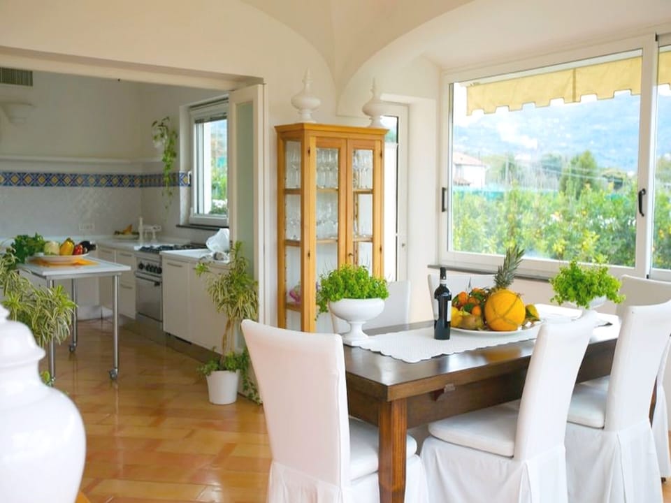 Villa, 3 Bedrooms | In-room dining