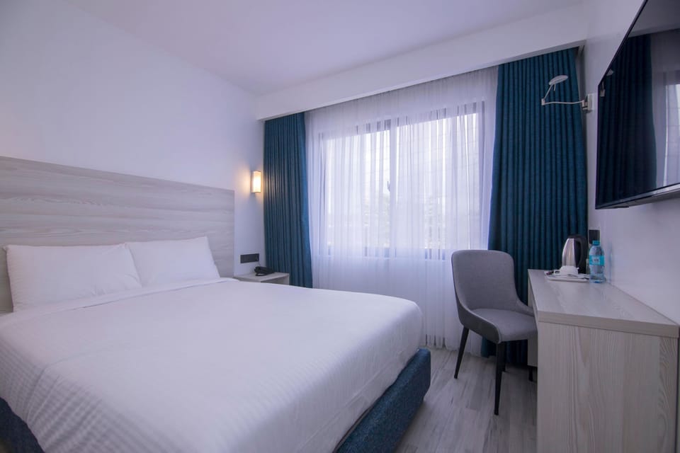 Double Room | Desk, free WiFi, bed sheets