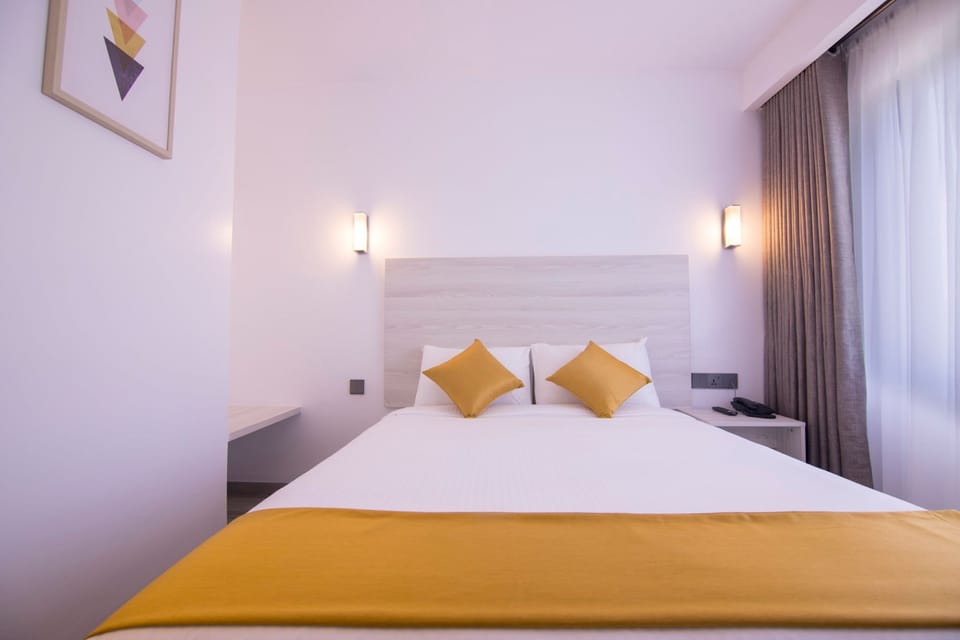 Double Room | Desk, free WiFi, bed sheets
