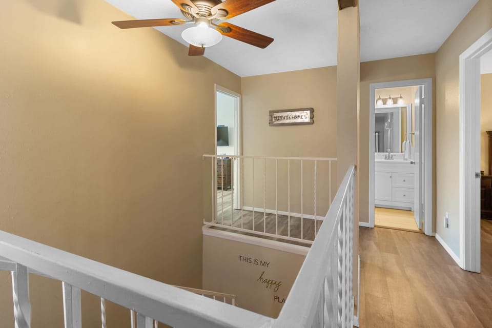 Irvie Homes - Hallway
