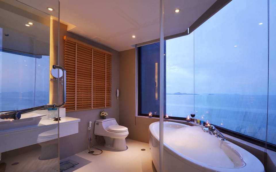 Dara Deluxe Room Sea View | Bathroom | Separate tub and shower, deep soaking tub, rainfall showerhead