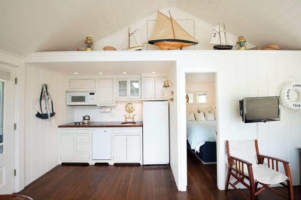 Room (Float In) | Private kitchen | Coffee/tea maker, fridge, microwave, dishwasher