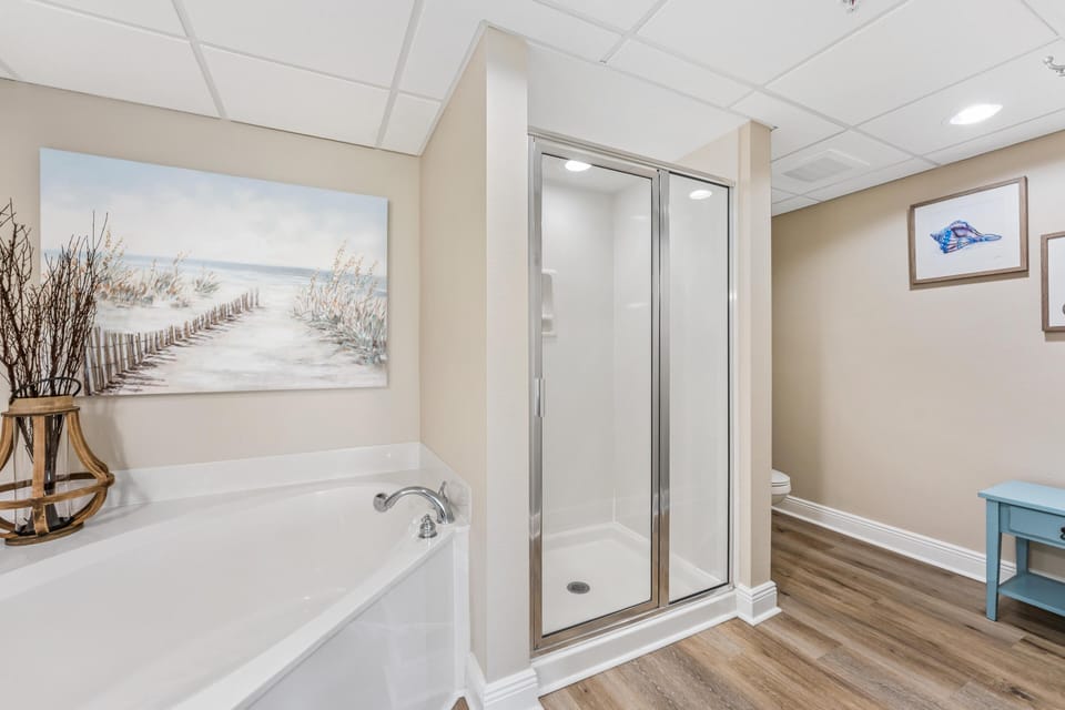 Primary En-Suite Bathroom