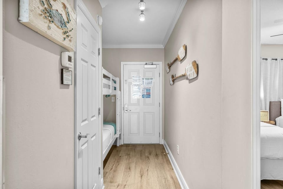 Entry/Sleeping Alcove