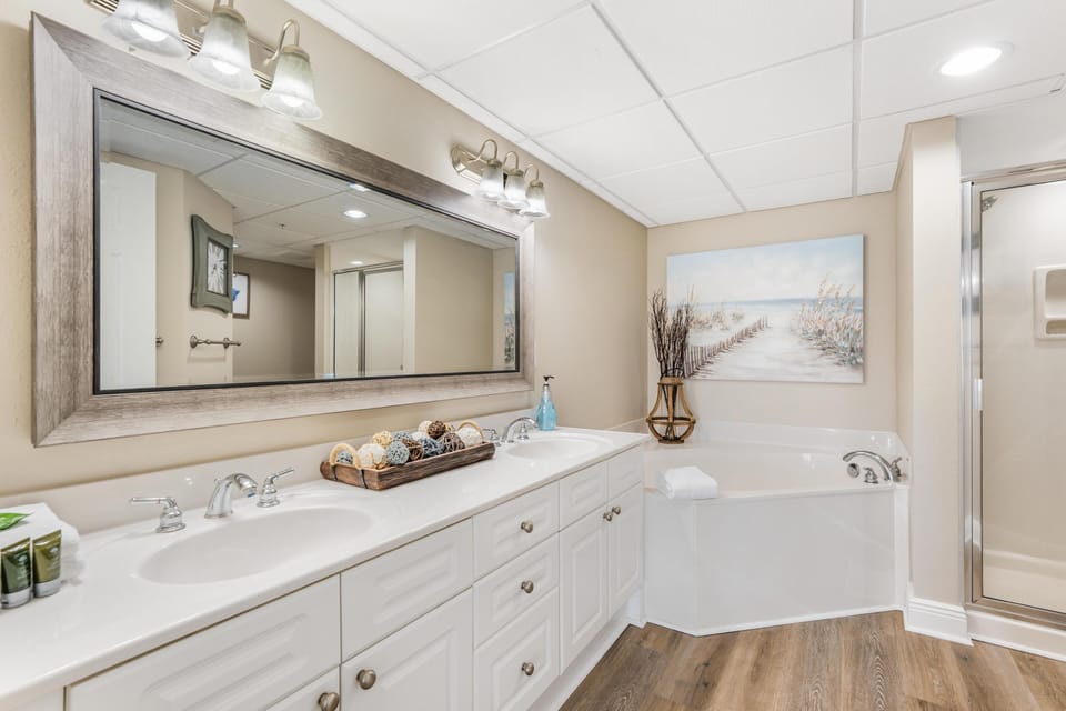 Primary En-Suite Bathroom