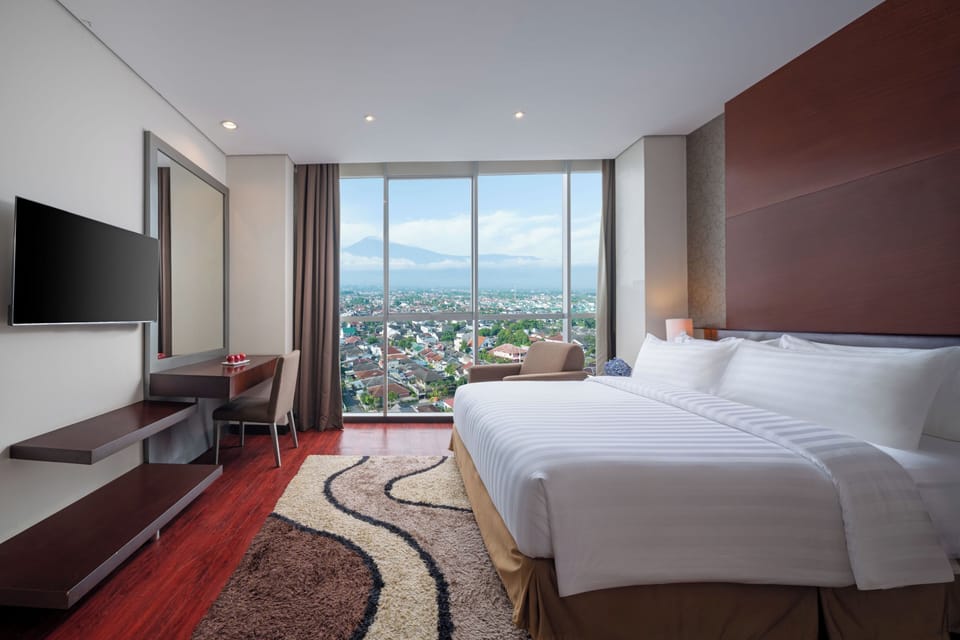 Presidential Suite, 1 King Bed | Minibar, in-room safe, desk, soundproofing