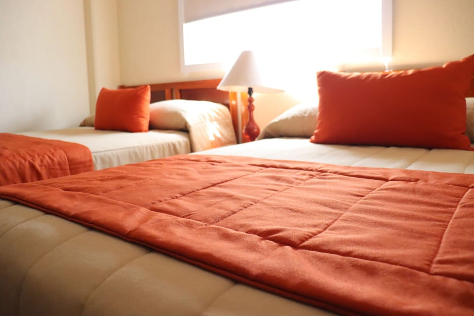 Habitacion Estandar Doble | Premium bedding, in-room safe, laptop workspace, blackout drapes